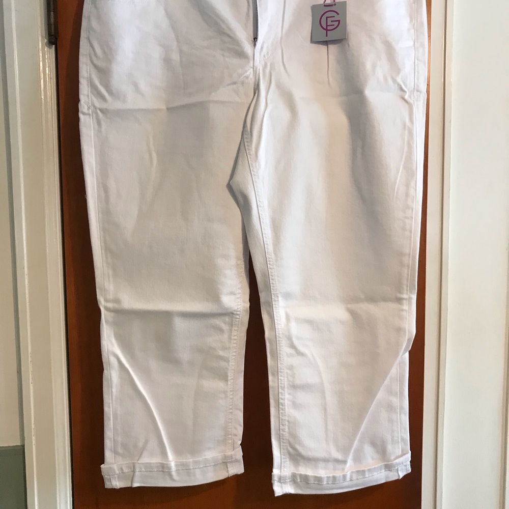 Women’s lane Bryant crop jeans.